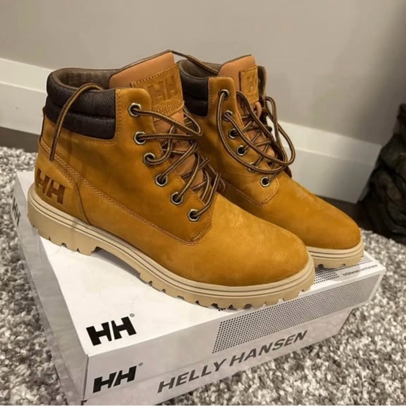 Helly Hansen Shoes - Helly Hansen woman’s Fremont honey wheat Leather Boots